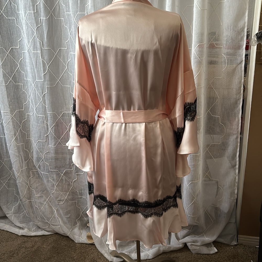 NEW Victoria’s Secret Robe With Black Lace Detail—Size XL- XXL - Picture 2 of 8